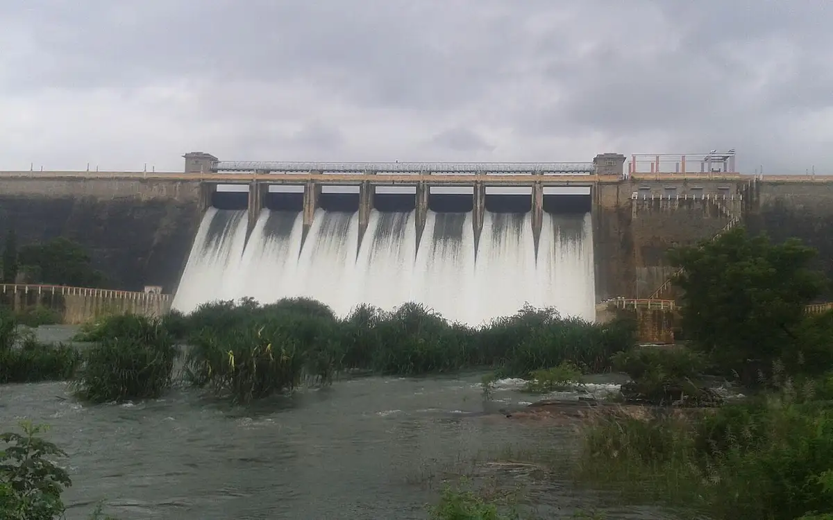 Manimuthar Dam and Falls — Dam
