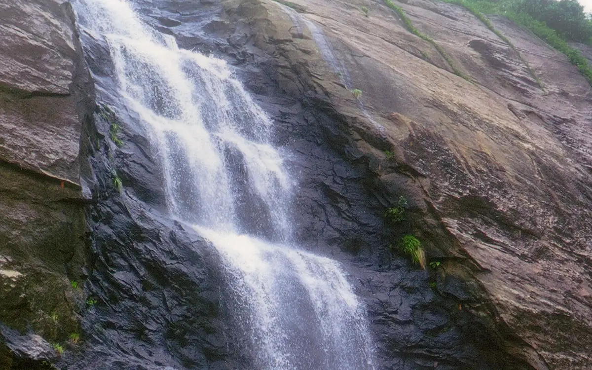 Old Courtallam Falls (Pazhaya Aruvi) — Waterfall