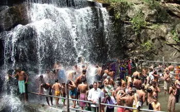 Suruli Falls — Waterfall