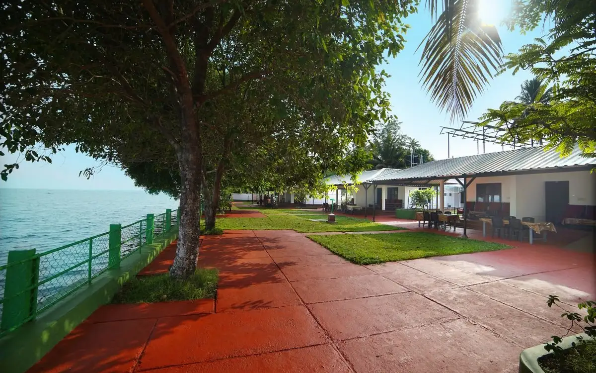 Lakeside cottages and their waterfront path at Illikkalam, Kumarakom