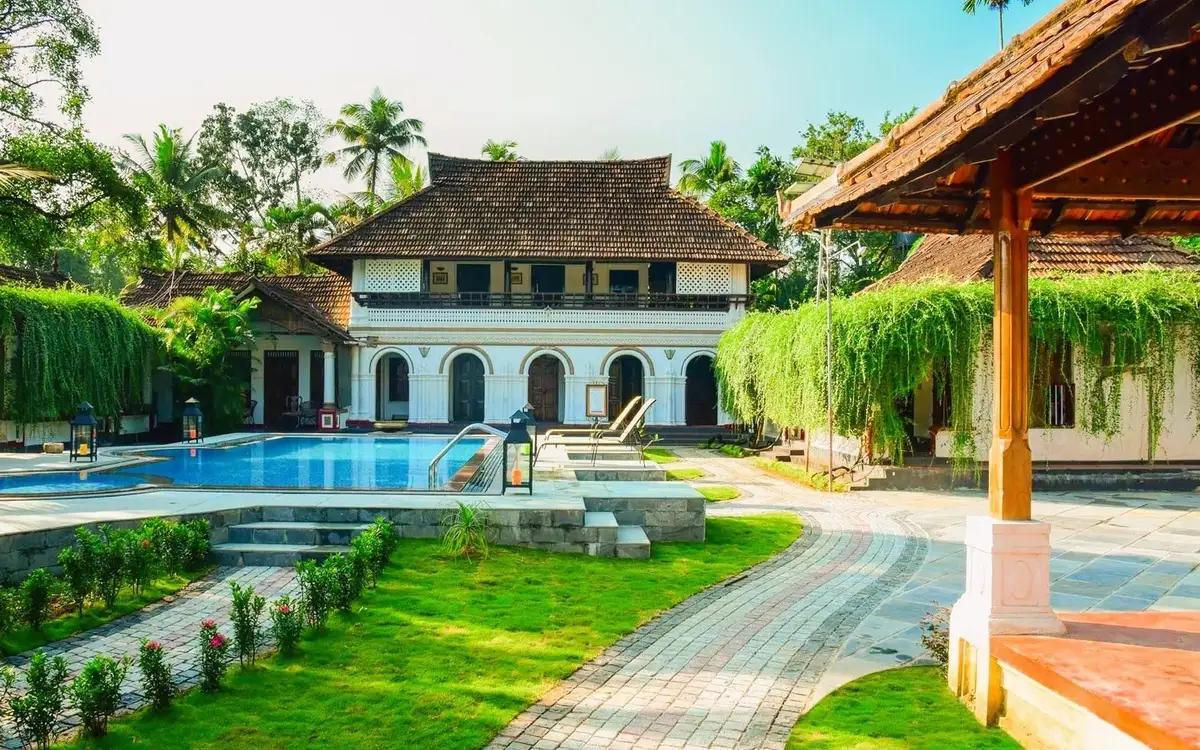 Pool and heritage bungalow at Kumarakom Tharavadu