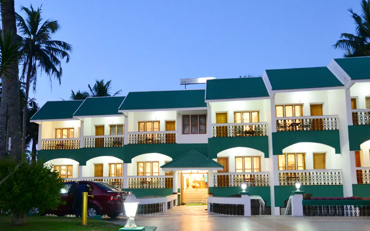Hotel Green Palace building on the Varkala cliff, as shown on the hotel's own website.