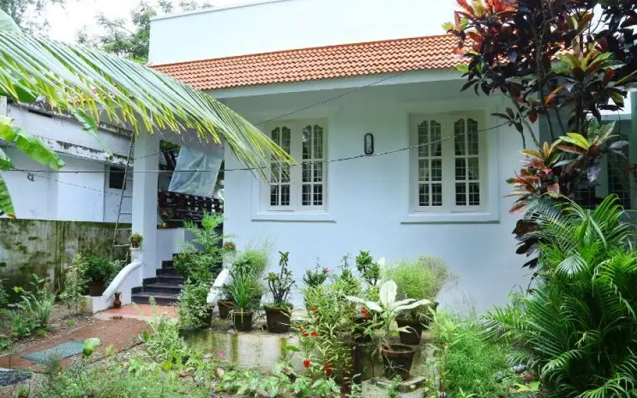 Coconut Grove property or offering, as published by its operator; confirm present condition directly.