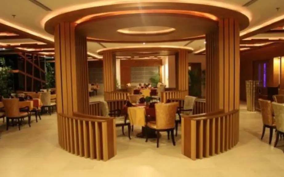 Dining room shown in Windsor Rajadhani’s owner-submitted Tourism profile; photograph date not established. Confirm current facilities with the hotel.