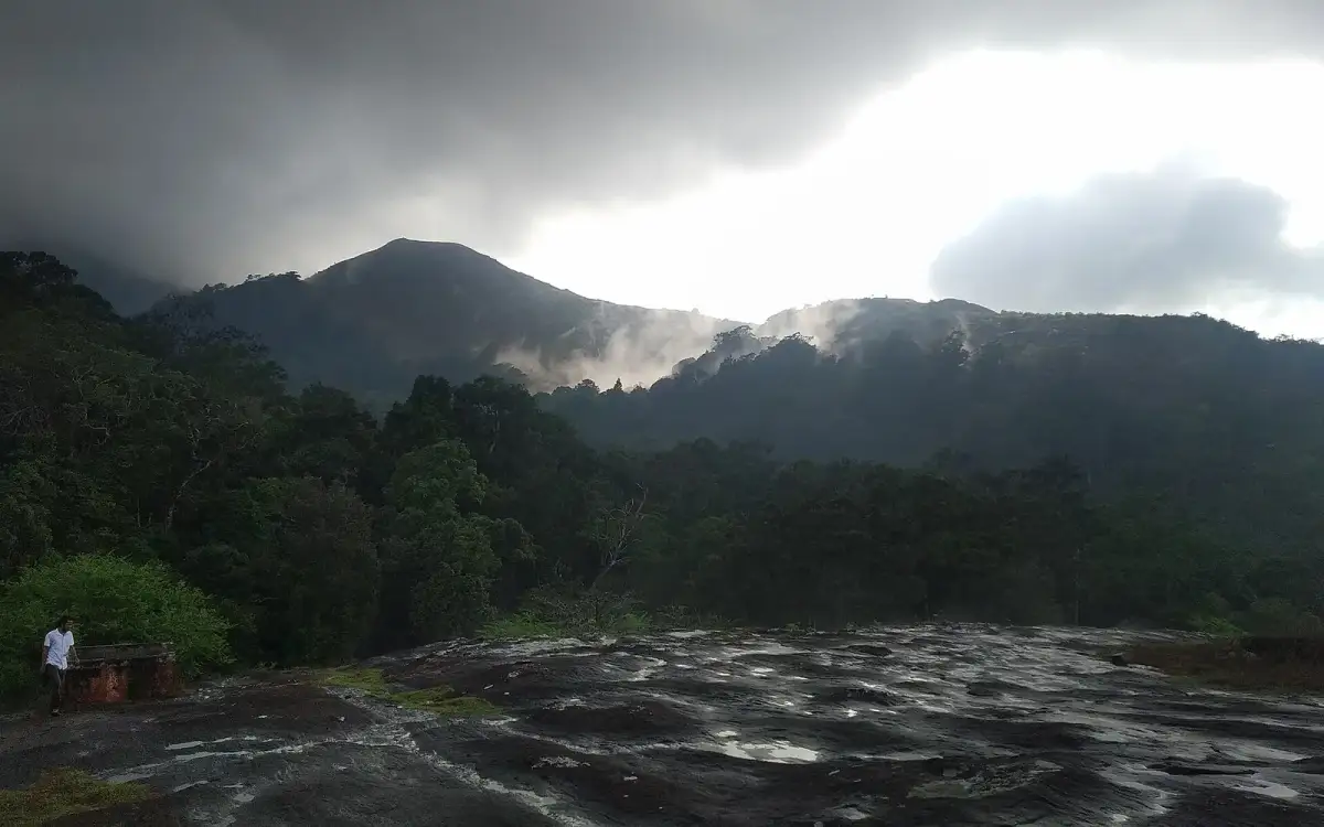 Kesavan Para — Viewpoint in Nelliyampathy