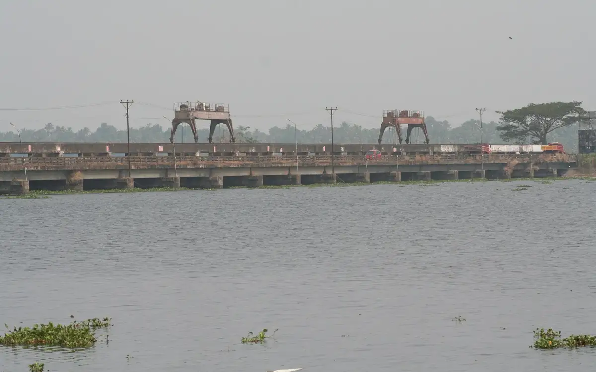 Thanneermukkom Bund — Dam in Mararikulam