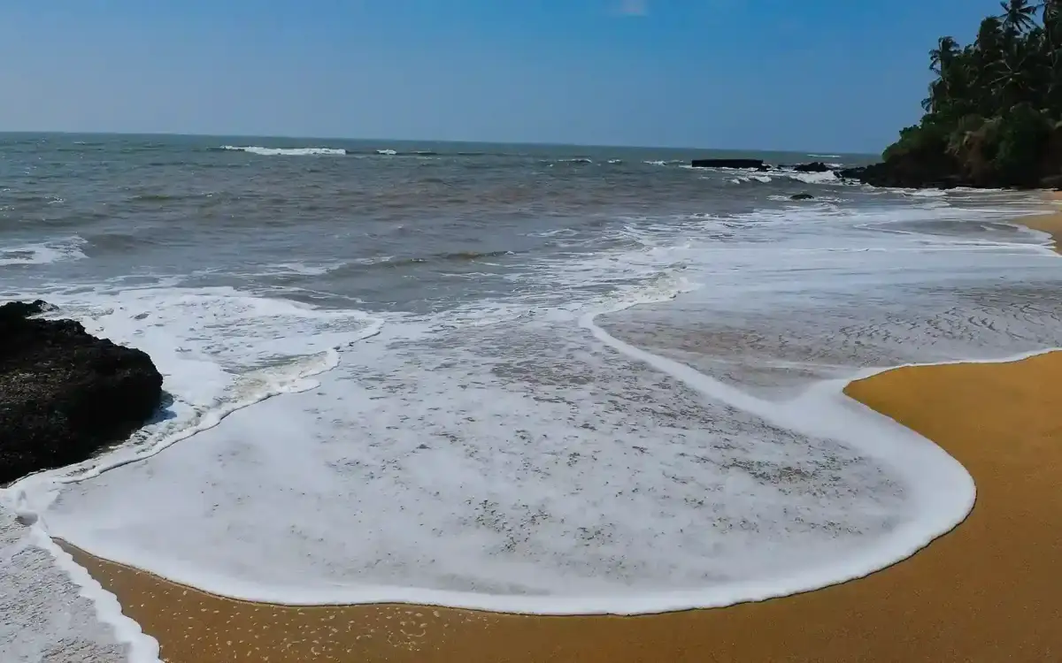 Adikadalayi Beach — Beach in Thottada