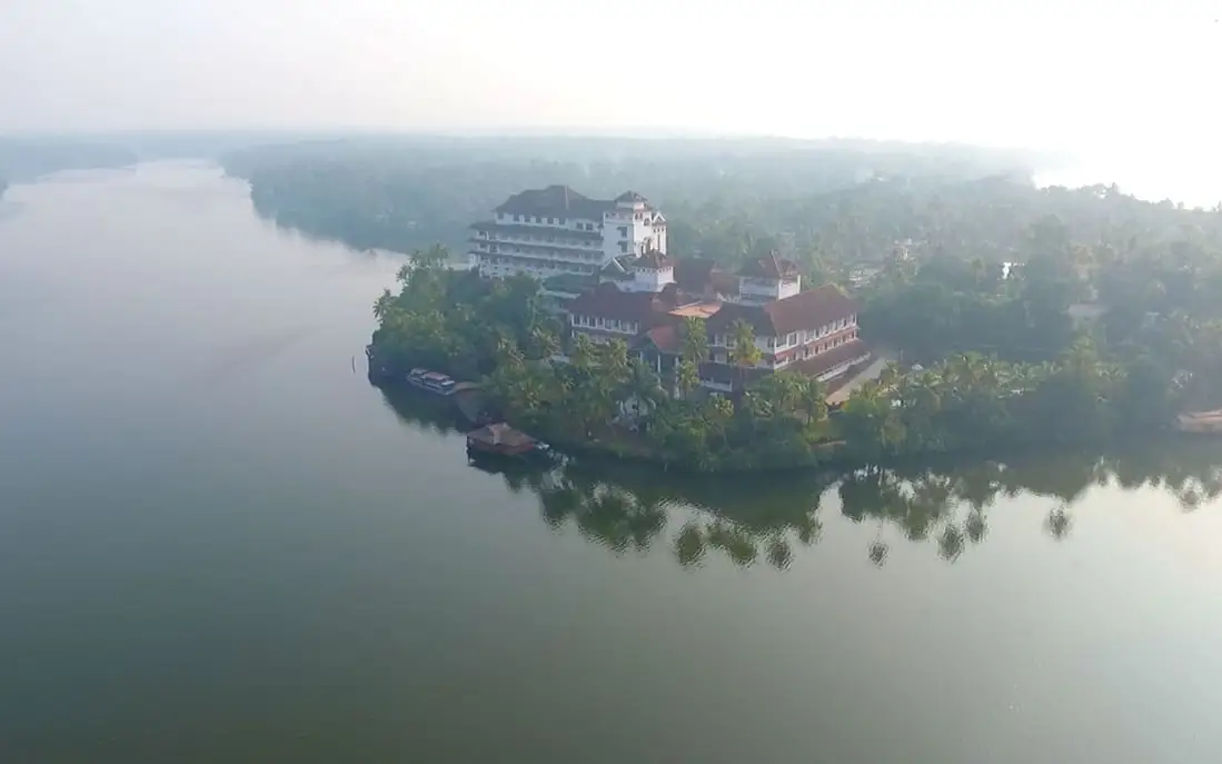 Ashtamudi Lake — Waterfront in Kollam town