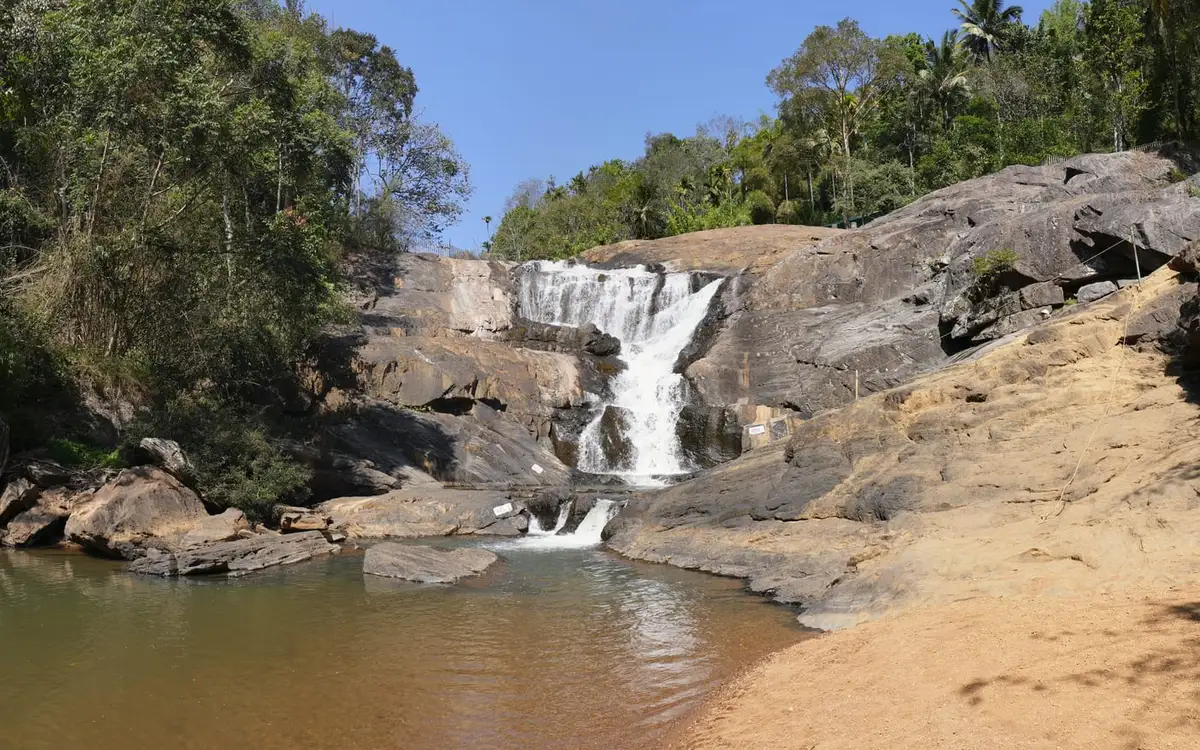 Kanthanpara Waterfalls — Waterfall in Meppadi and Chembra
