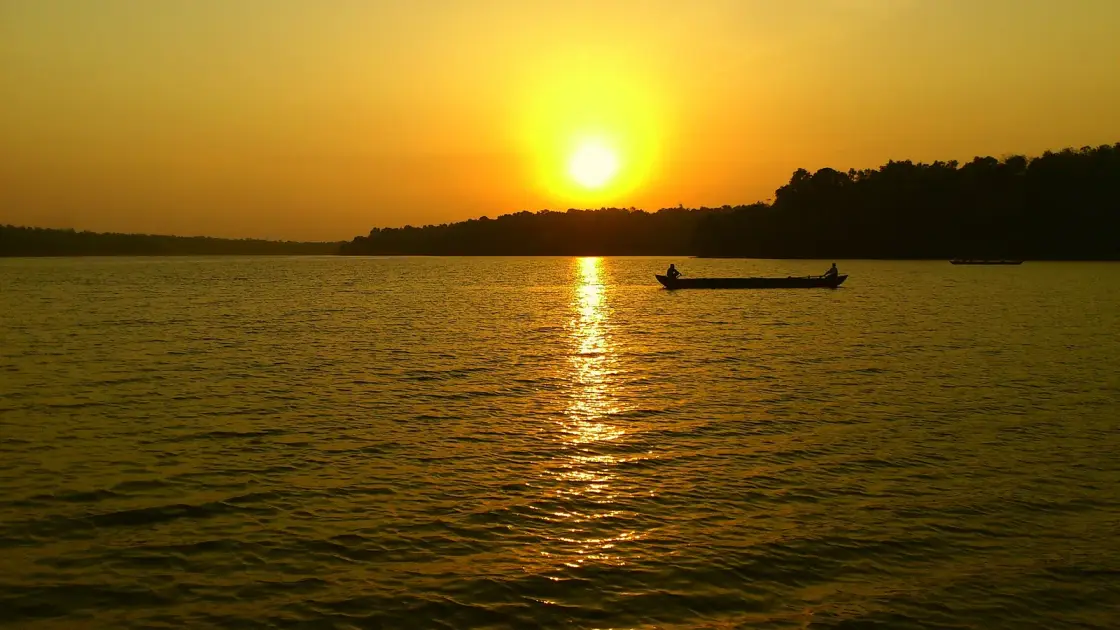 Sasthamcotta Lake, Kollam town