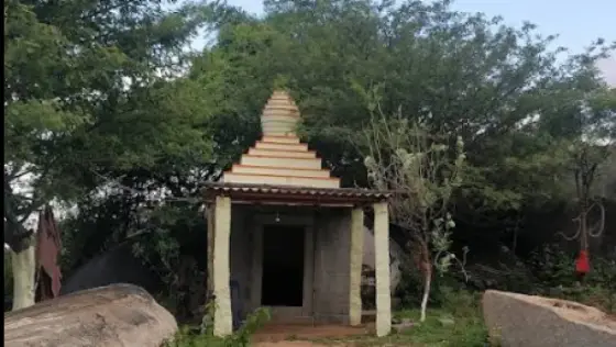 A small shrine among the granite outcrops on Avathi Betta.