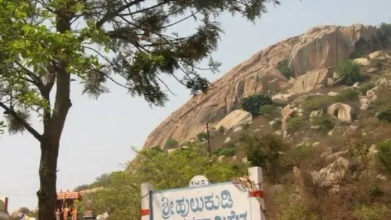 A signed lower approach below Hullukudi Betta.