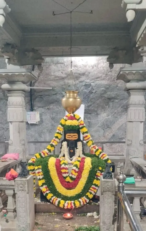 The Chaturmukha Lingeshwara shrine inside Kailasagiri.