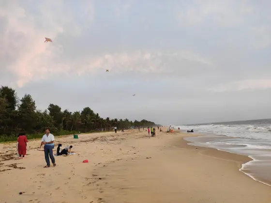 The shore the arattu procession walks to — on an ordinary evening, not a festival day. Photographed August 2022.