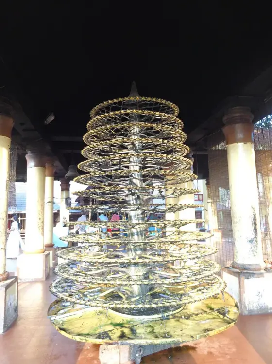 The many-tiered lamp at Chettikulangara.
