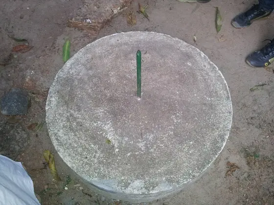 The sundial in a mosque courtyard at Chaliyam.