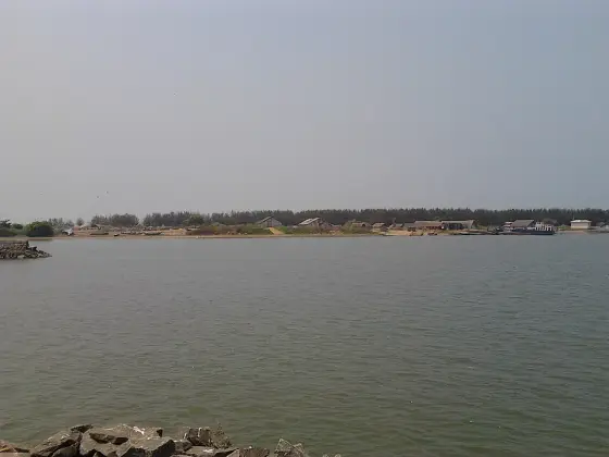The confluence at Ponnani: the Tirur Puzha comes in from the north and joins the Bharathapuzha within sight of the sea.