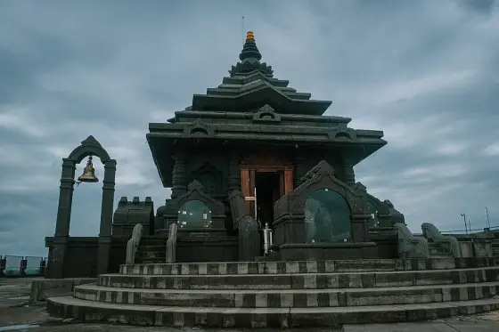 The temple on the hill at Chadayamangalam.