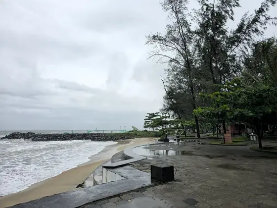 The promenade at Kappad Beach.