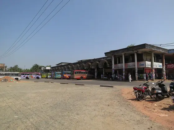 The bus station at Koyilandy.