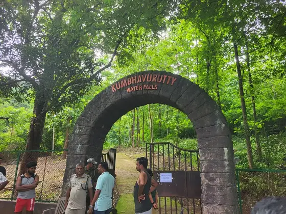 The arched entrance to Kumbhavurutty.