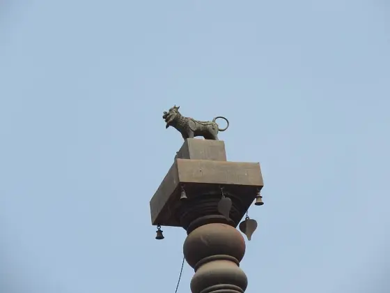 The lion figure above a pillar at Lokanarkavu.