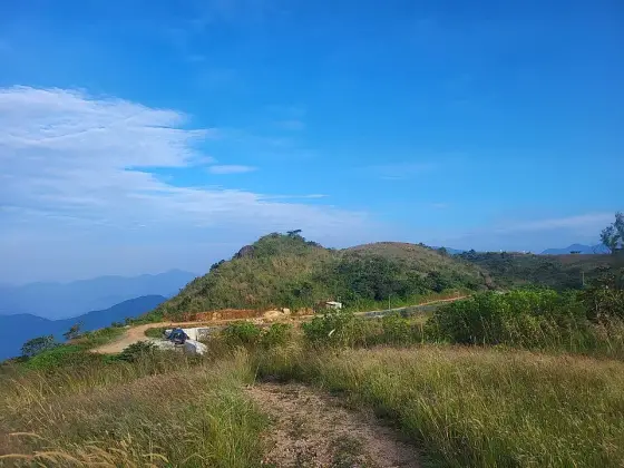 A footpath across the grassy hill at Panchalimedu.