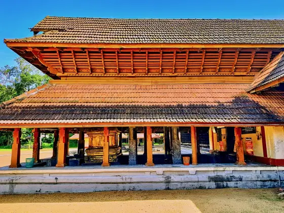The long tiled roof and open-pillared hall.