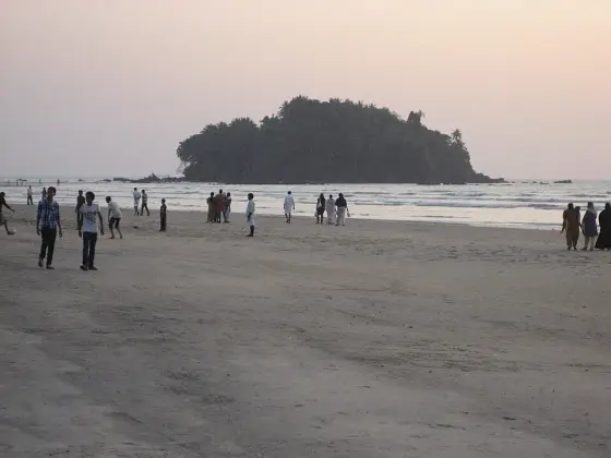 Dharmadam Island viewed across the exposed beach; this photograph is not crossing advice.