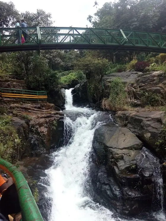 The cascade below the footbridge at Keralamkundu.