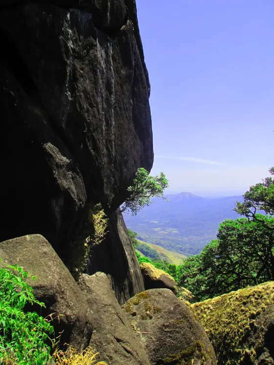 Rock walls at Pakshipathalam.