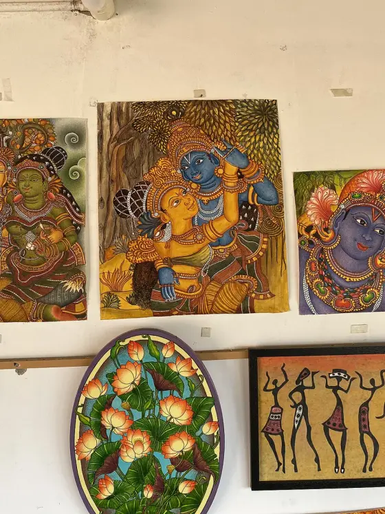 Painted craft objects displayed at En Ooru.