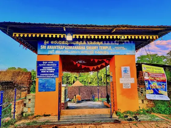 010092022 Shri Anantha Padmanabha Swamy temple, Kumbla Kerala 005