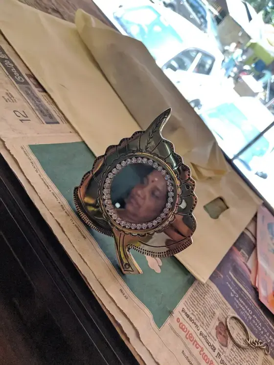 Aranmula kannadi (mirror)