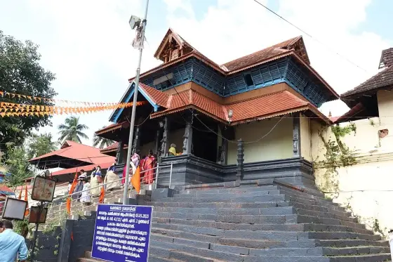 Aranmula Parthasarathy Temple (2)