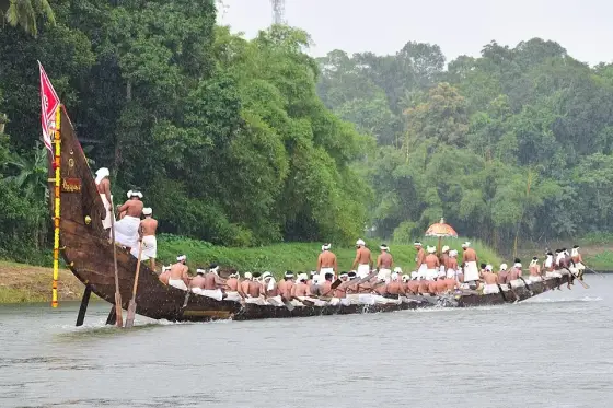Aranmula valla sadhya   Melukara Palliyodam   Snake Boat3