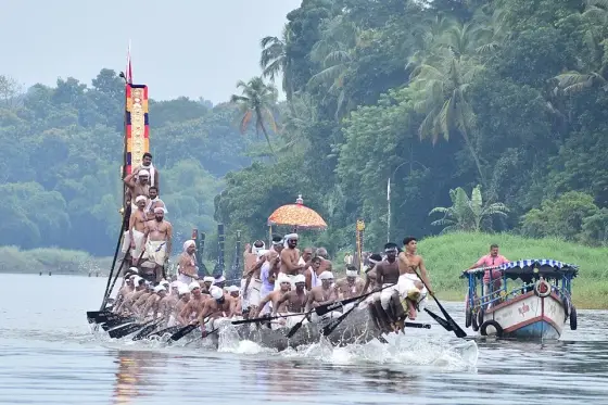 Aranmula valla sadhya   Melukara Palliyodam   Snake Boat4