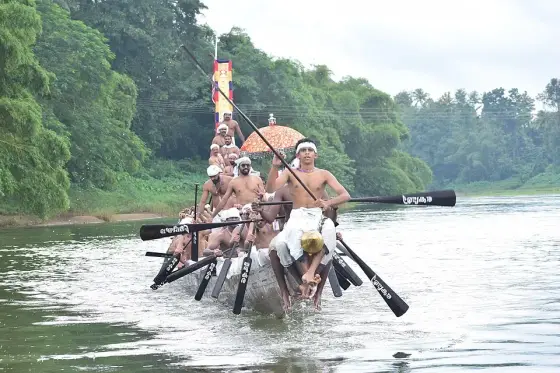 Aranmula valla sadhya   Melukara Palliyodam   Snake Boat5
