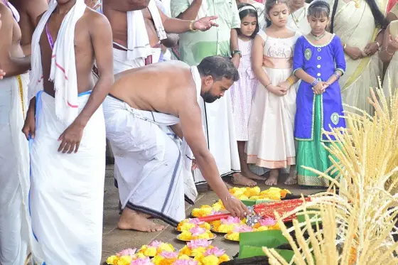 Aranmula valla sadhya   Melukara Palliyodam   Snake Boat7