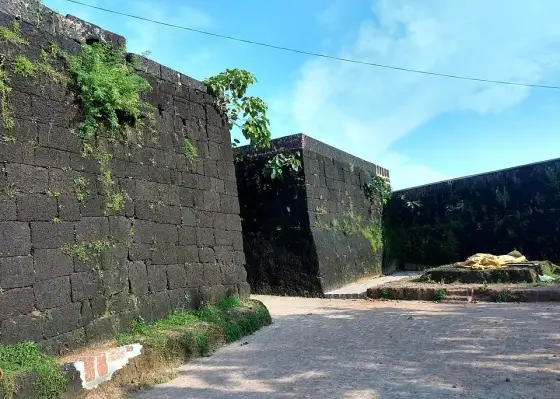 CHANDRAGIRI FORT KASARAGOD S KL 25 TPR 01