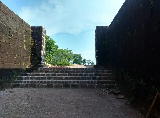 CHANDRAGIRI FORT KASARAGOD S KL 25 TPR 03
