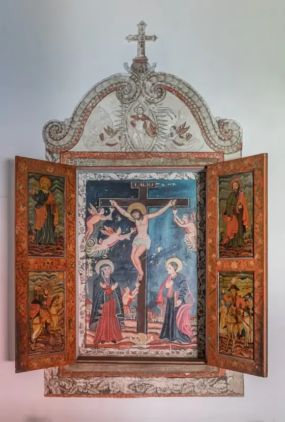 Painted prayer niche with doors Kottayam Cheriya Palli35