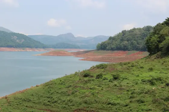 Exposed rock and a narrower flow at Anchuruli in a lower-water view.