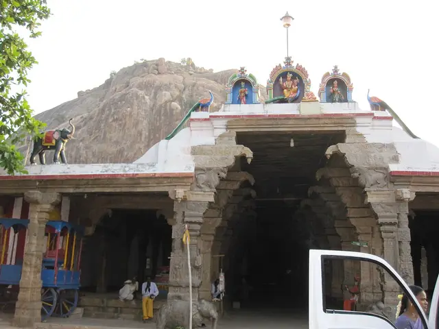 Kalugasalamoorthy Temple, Kalugumalai, Kovilpatti