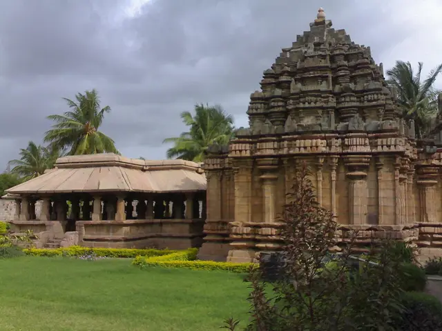Hooli Panchalingeshwara Temples, Saundatti