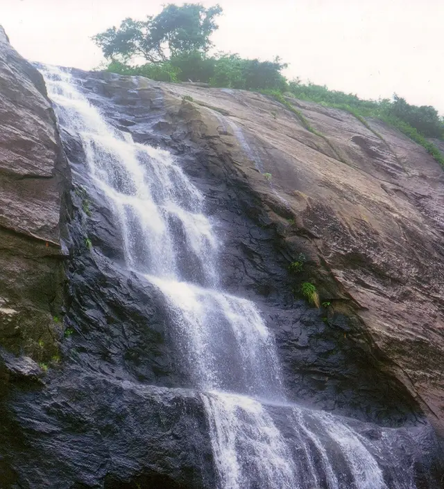 Old Courtallam Falls (Pazhaya Aruvi), Courtallam