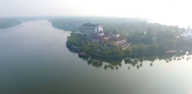 Ashtamudi Lake, Kollam town