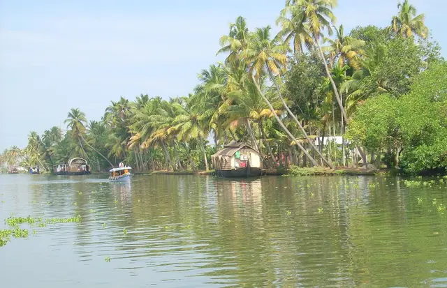 Kuttanad paddy-and-canal loop, Alappuzha