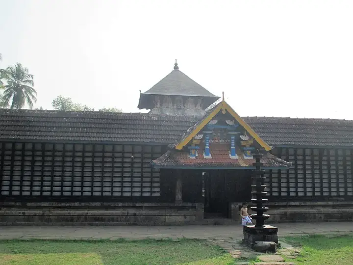 Thirunavaya Nava Mukunda Temple, Malappuram