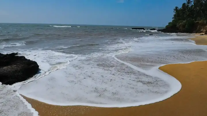 Adikadalayi Beach, Kannur